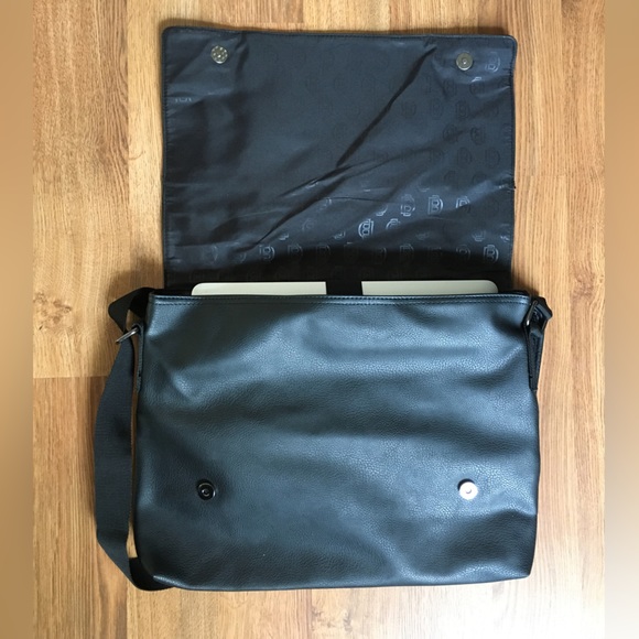 Buffaloes by David Bitton black 16in laptop bag - Picture 4 of 10